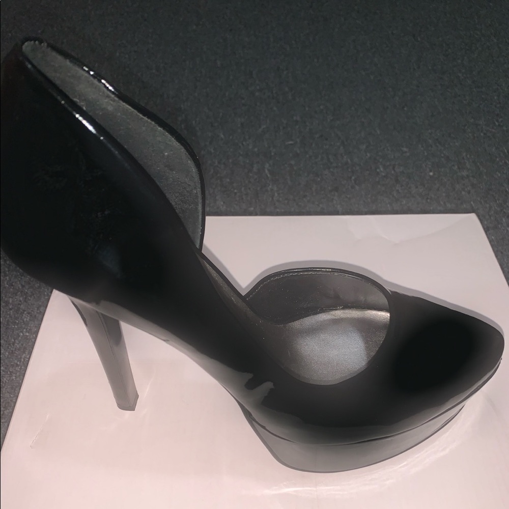 JESSICA SIMPSON BLACK PATENT LEATHER PUMPS !!!